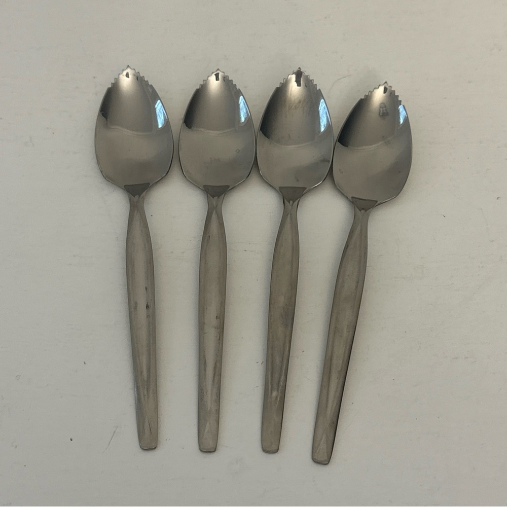WM Rogers 4 Grapefruit Lines Spoon Orange Citrus Fruit Silverplate Serrated Tip
